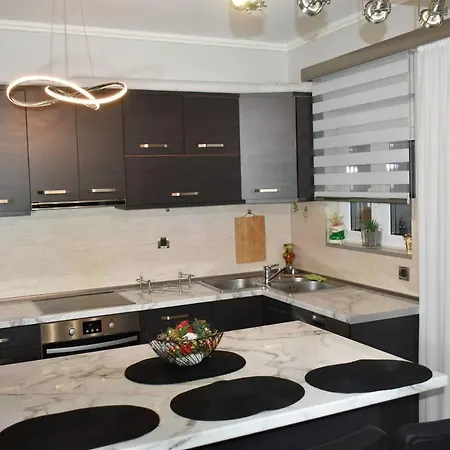 The Red House δίπλα στον μύλο των ξωτικών * Трикала