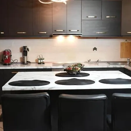 The Red House δίπλα στον μύλο των ξωτικών * Трикала