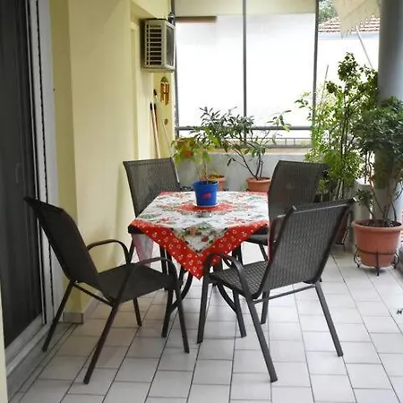 The Red House δίπλα στον μύλο των ξωτικών Апартаменты Трикала